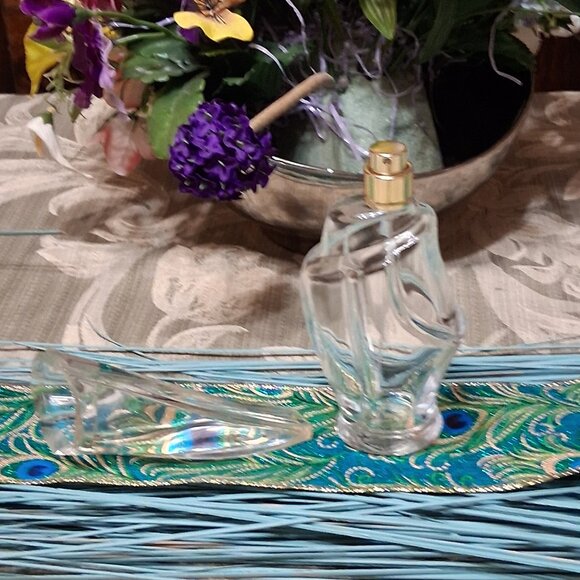 Near empty perfume bottle - Picture 2 of 3